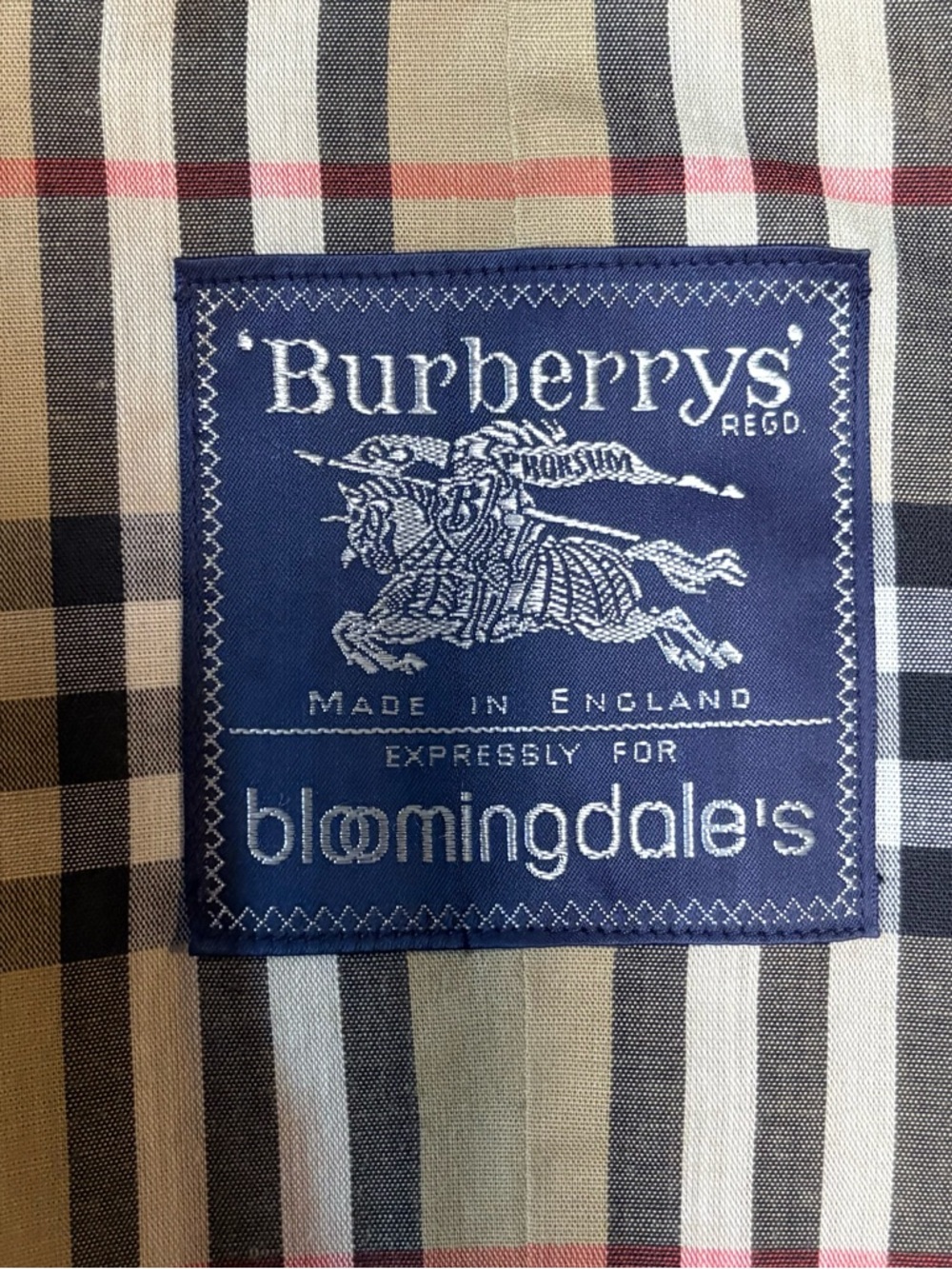 Burberry trench coat - Picture 12 of 16